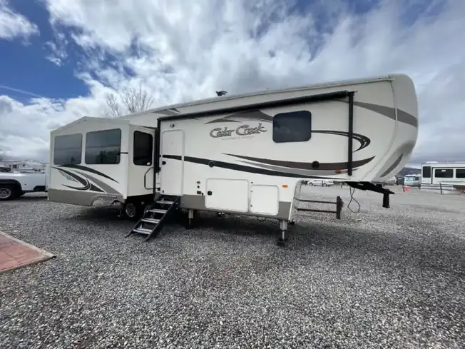 Fifth Wheel RV Detailing