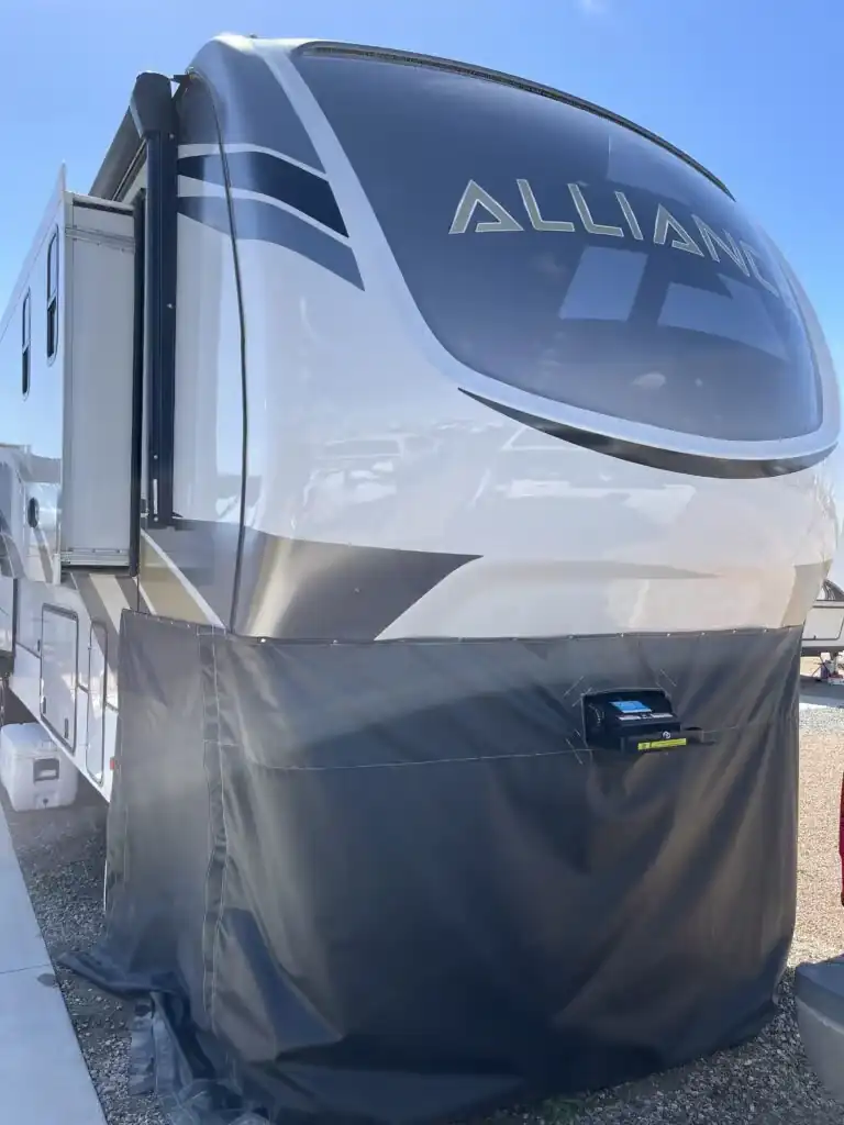 Fifth Wheel RV Detailing