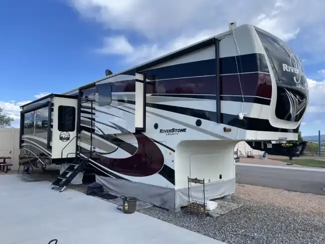 Mobile RV Detailing Service